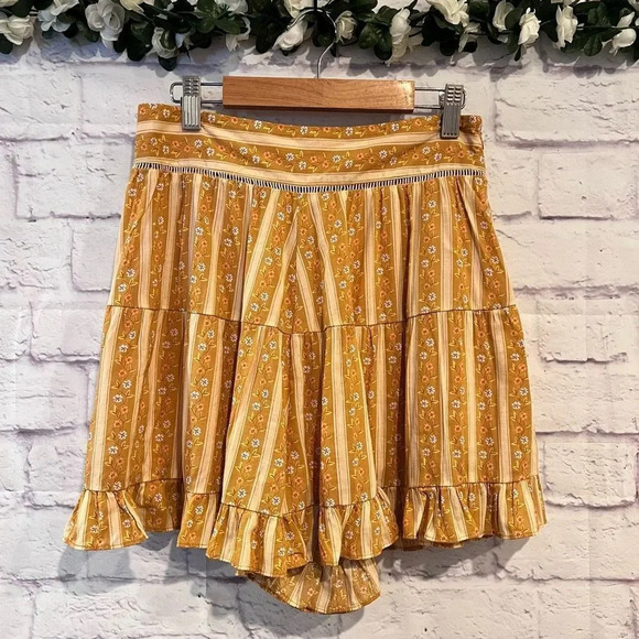 Urban Outfitters Prairie Tiered Ruffle Short Orange Multi Womens Shorts Size Sma - Picture 3 of 9